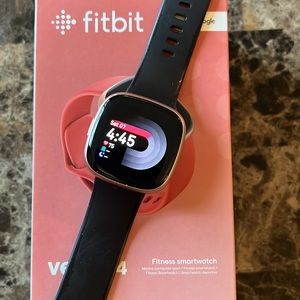 Fitbit Versa 4 - rose gold